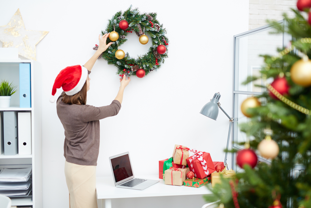 Top 5 ideas to make your office come alive with the holiday spirit